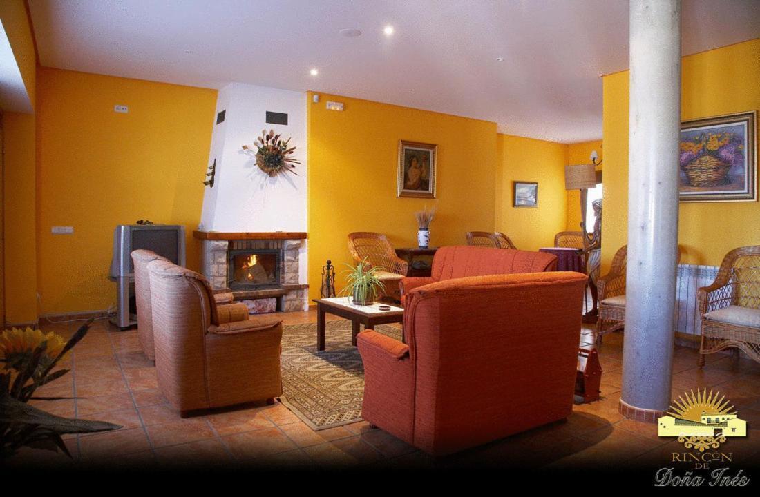 Rincon De Dona Ines Hotel Villanueva de la Condesa Luaran gambar